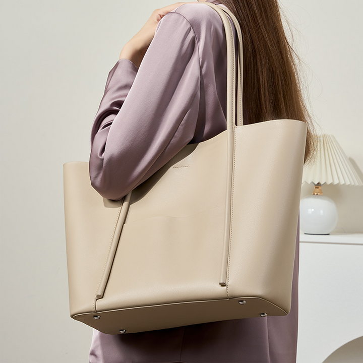THE ESSENTIAL MINIMALIST TOTE
