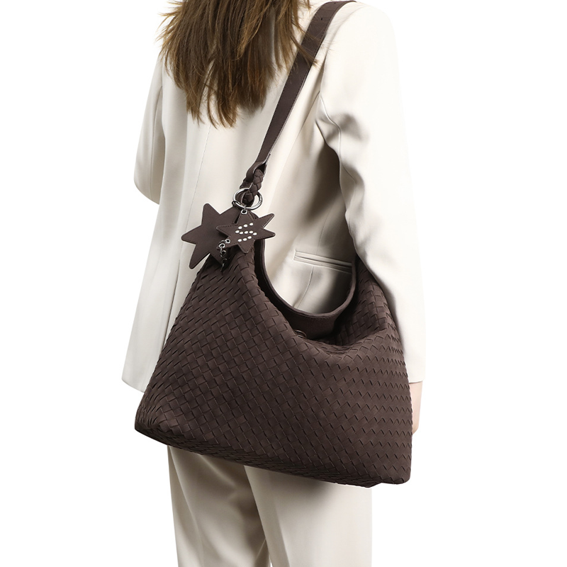 THE FLAP VOLUME TOTE