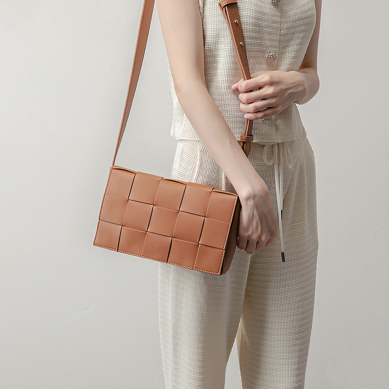 THE CASSETTE CROSSBODY