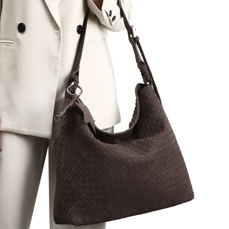 THE FLAP VOLUME TOTE