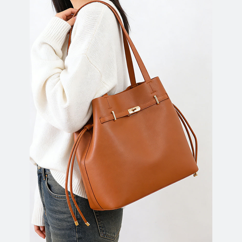 THE BELTED DRAWSTRING SHOPPER