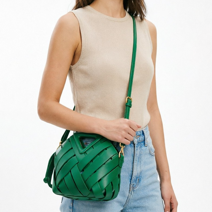 THE V-CUT CLUTCH