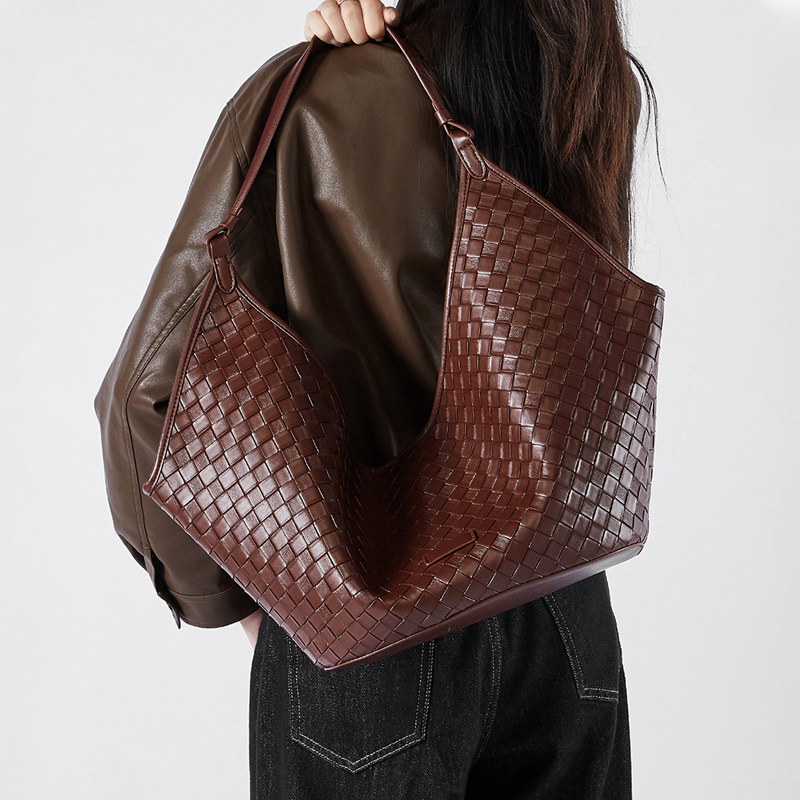 THE ARCHITECTURAL TOTE