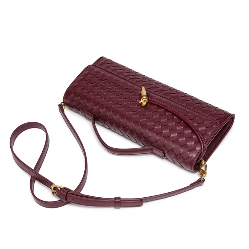 THE KNOT FLAP CLUTCH