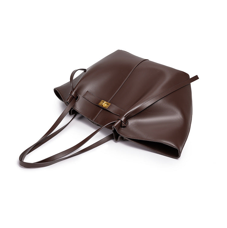 THE OVERSIZED WINGED EXECUTIVE TOTE