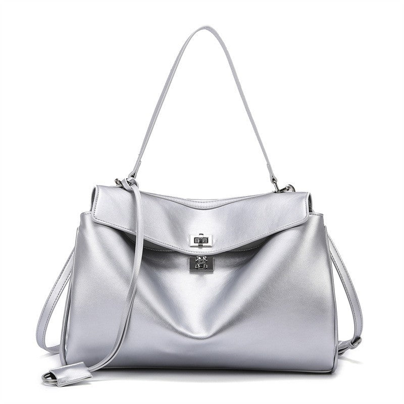 THE TRI-COMPARTMENT EXECUTIVE FLAP BAG