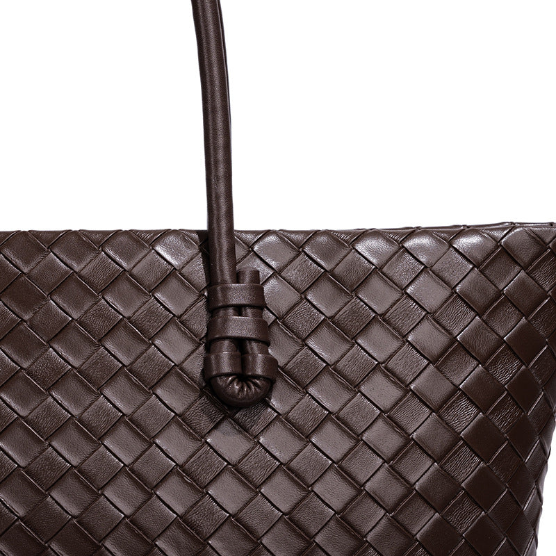 THE ESSENTIAL ZIP TOTE