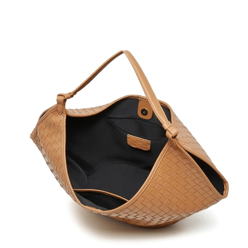 THE ARCHITECTURAL TOTE