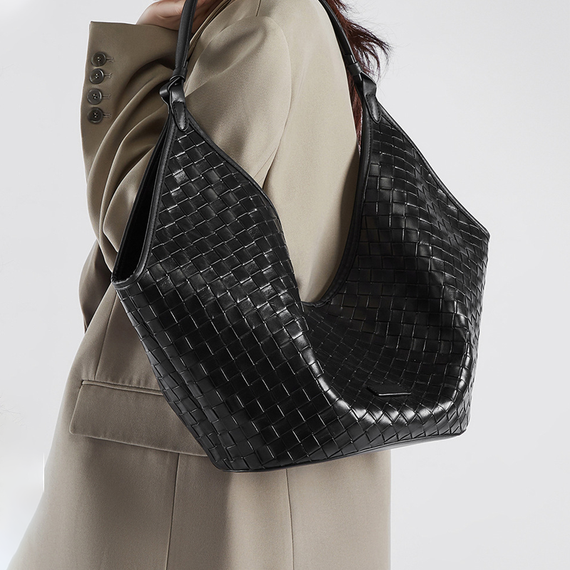 THE ARCHITECTURAL TOTE