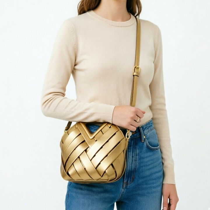 THE V-CUT CLUTCH