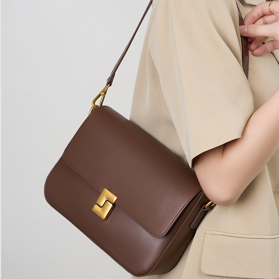 THE DUAL-STRAP VERSATILE FLAP BAG