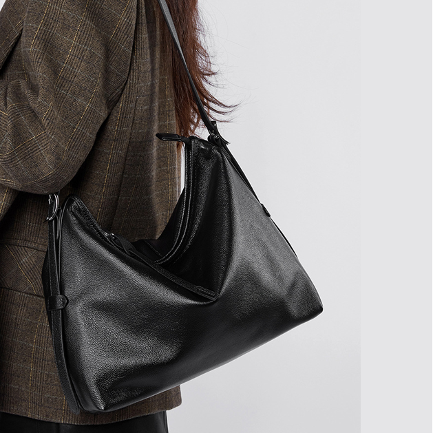 THE RELAXED ARCH HOBO
