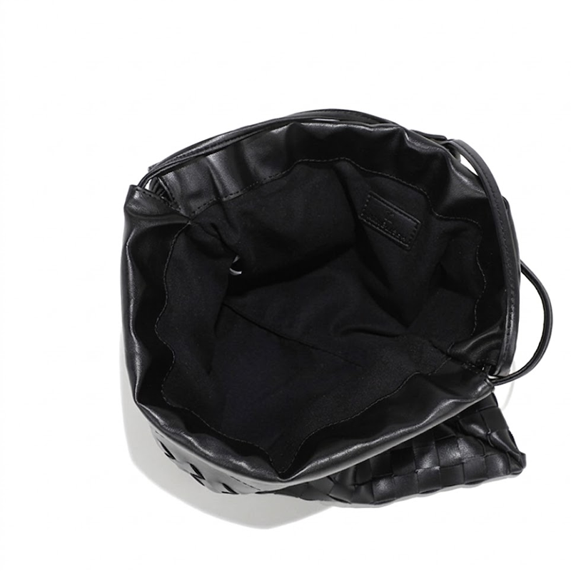 THE DRAWSTRING POUCH
