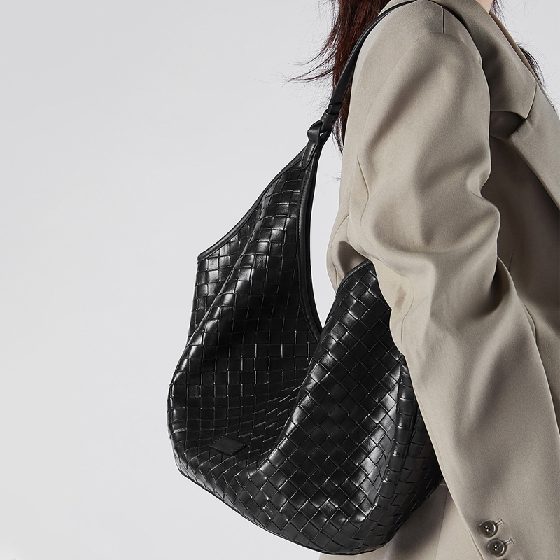 THE ARCHITECTURAL TOTE