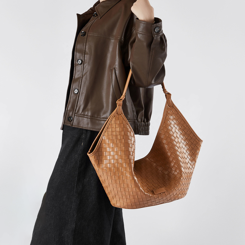 THE ARCHITECTURAL TOTE