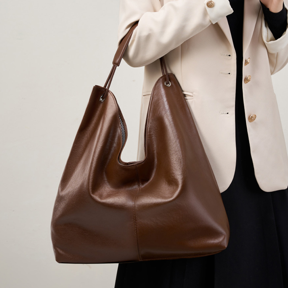 THE FLUID SLOUCH TOTE