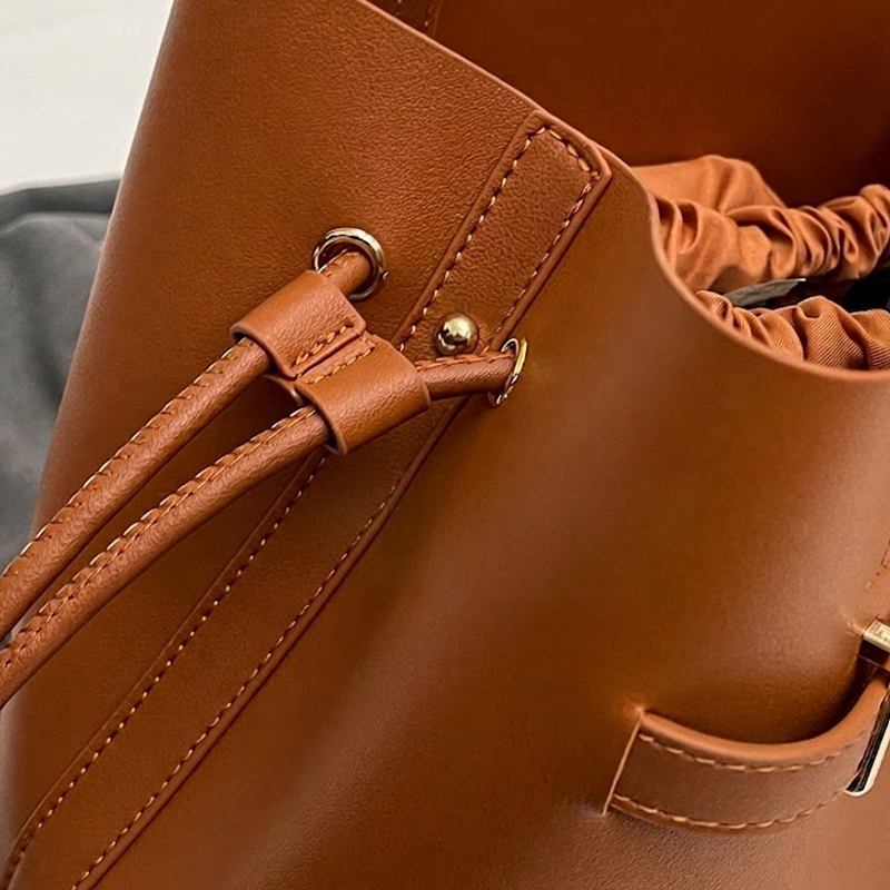 THE BELTED DRAWSTRING SHOPPER