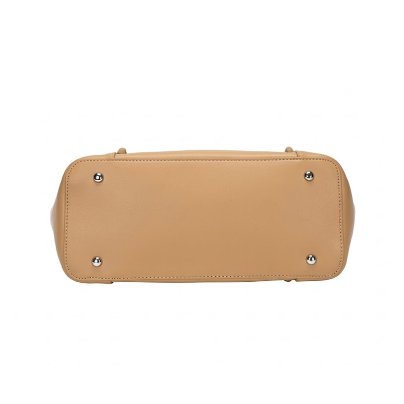 THE ESSENTIAL MINIMALIST TOTE