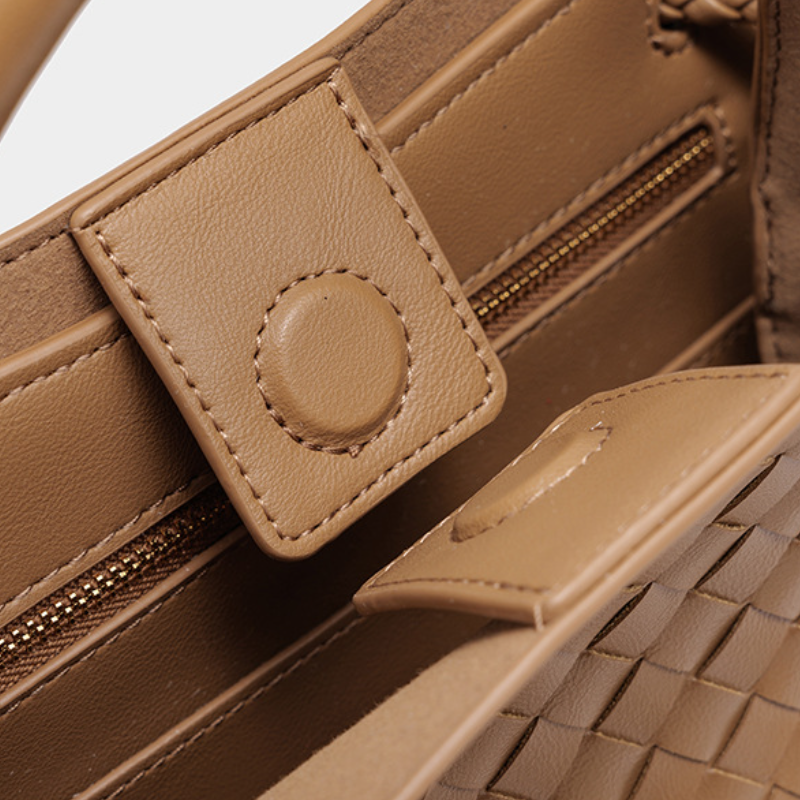 THE KNOT TOTE