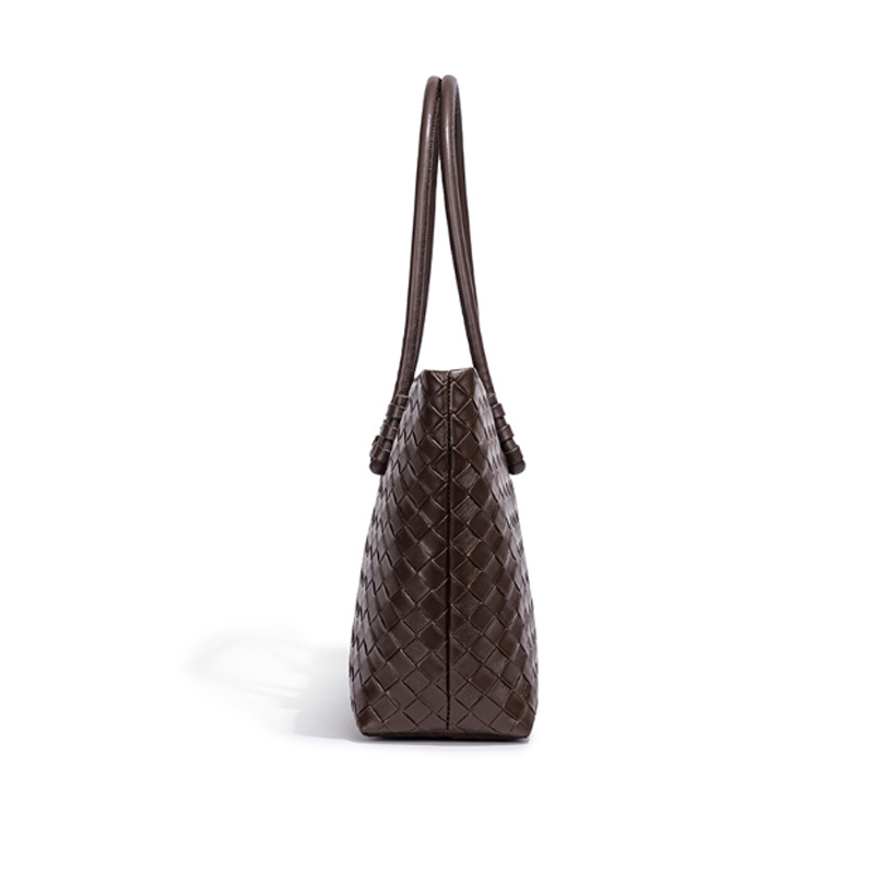 THE ESSENTIAL ZIP TOTE