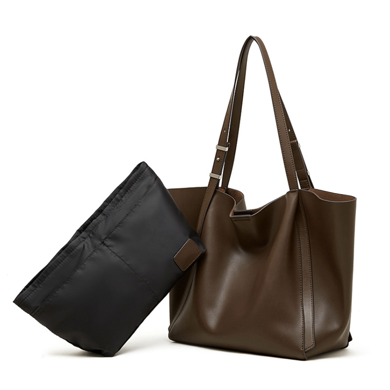 THE MINIMALIST SLOUCH TOTE