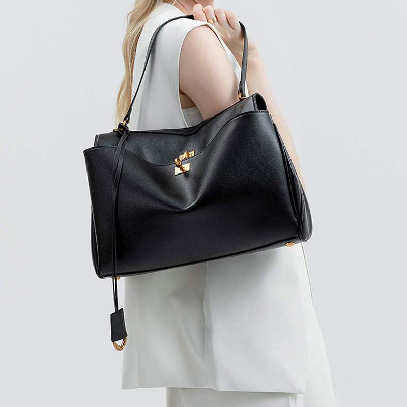 THE TRI-COMPARTMENT EXECUTIVE FLAP BAG