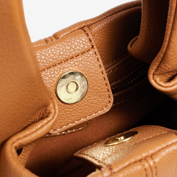 THE ADAPTABLE KNOT HOBO