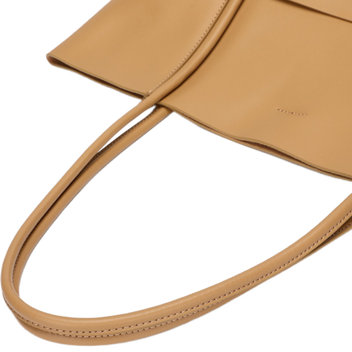 THE ESSENTIAL MINIMALIST TOTE