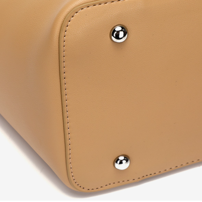 THE ESSENTIAL MINIMALIST TOTE