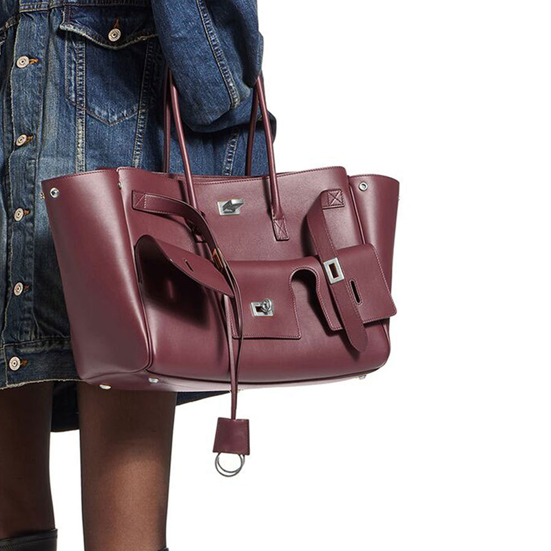 THE MULTI-POCKET DECONSTRUCTED TOTE