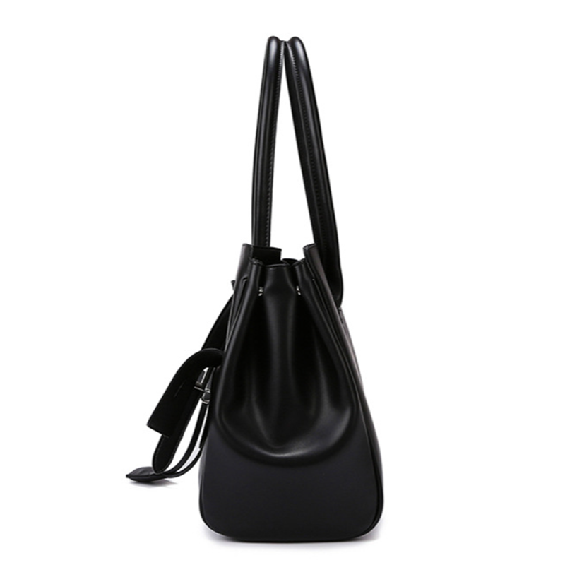 THE MULTI-POCKET DECONSTRUCTED TOTE