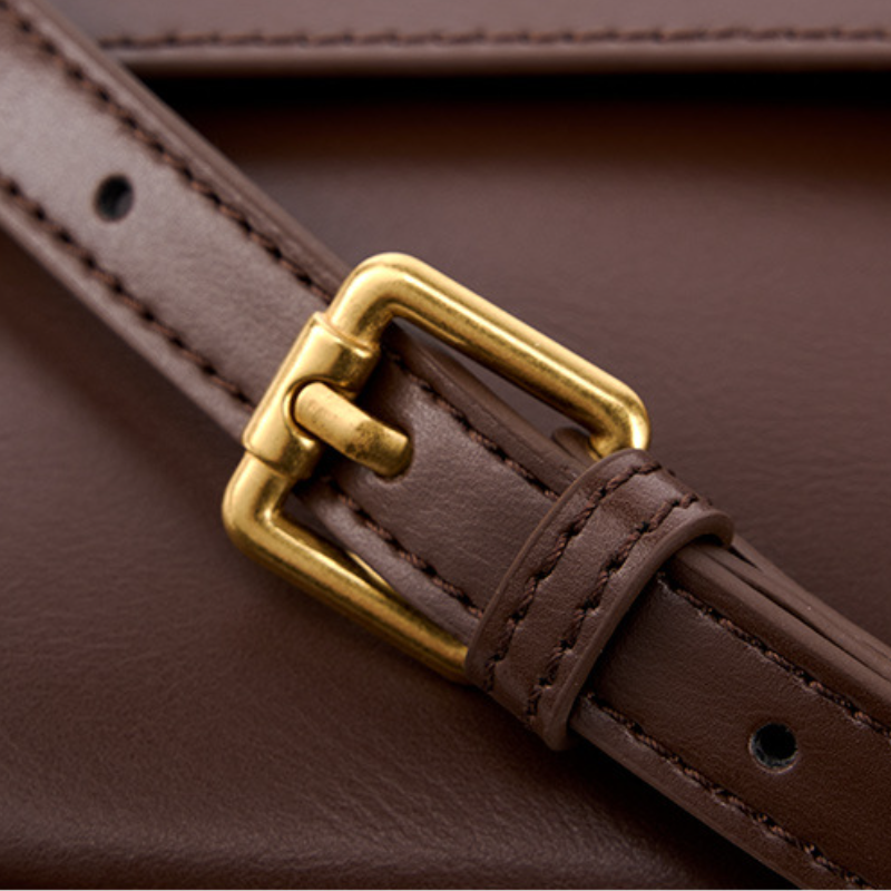 THE DUAL-STRAP VERSATILE FLAP BAG