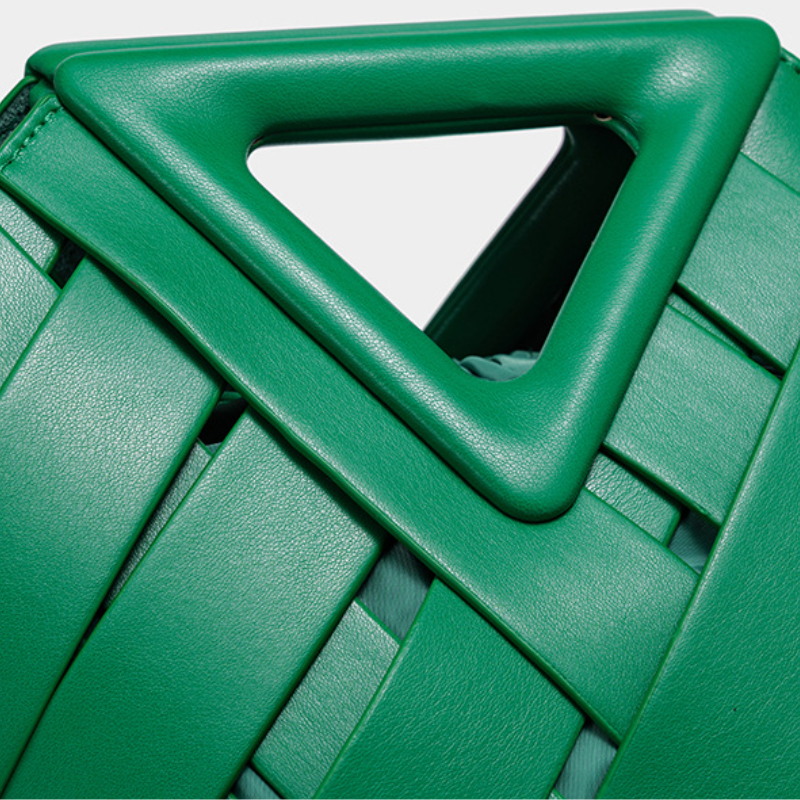 THE V-CUT CLUTCH