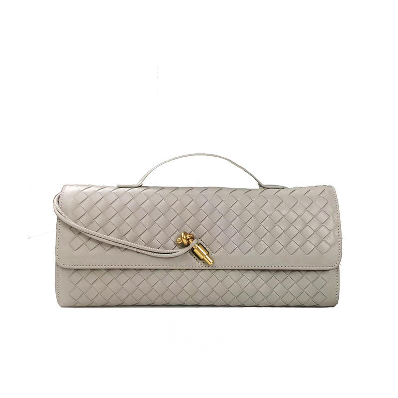 THE KNOT FLAP CLUTCH